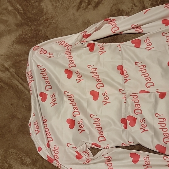 Lounge wear. One piece. Size medium - Picture 9 of 11